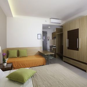 Studio Lit King-Size